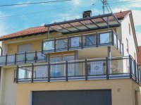 Alu-Liba-Glas-Lochblechbalkon mit seitl. Rundstaeben